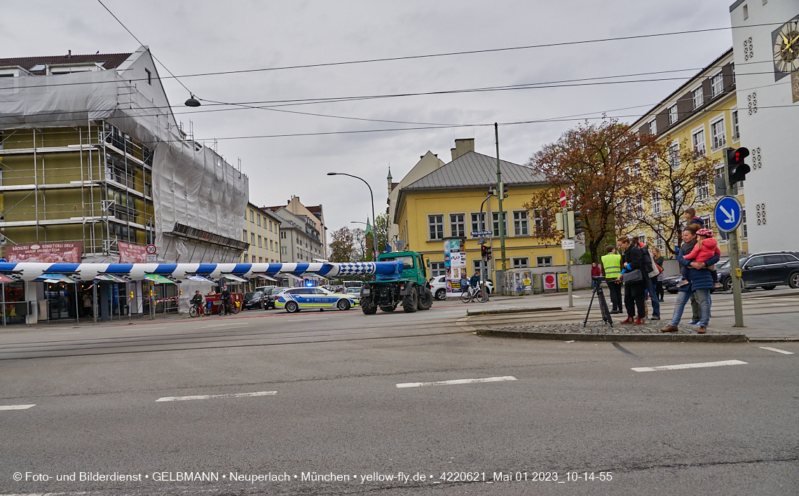 01.05.2023 - Maibaumaufstellung in Berg am Laim